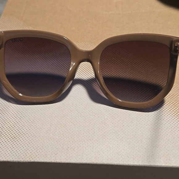 Quay Australia-NWOT \